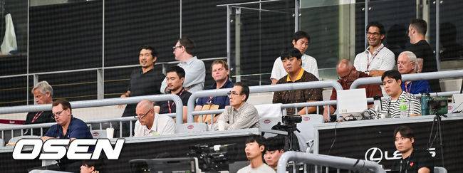 키움 송성문과 한화 폰세를 보기 위해 고척스카이돔을 찾은 MLB 스카우터들