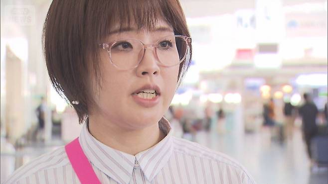 옴진리교 교주 아사하라 쇼코의 딸 마쓰모토 리카가 한국 입국을 거부된 뒤 현지 매체와 인터뷰하고 있다. 아베마(ABEMA)뉴스 화면 캡처