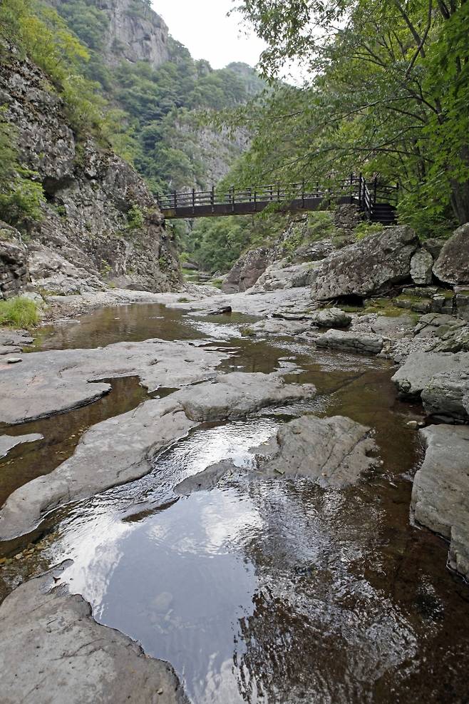 주왕산 국립공원 절골계곡은 운수암이라는 절이 있었던 골짜기라서 절골계곡이라 부른다. 운수길 역시 운수암에서 딴 이름이다.