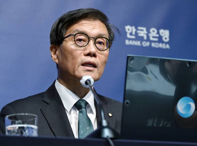 이창용 한국은행 총재가 28일 서울 중구 한은에서 열린 금융통화위원회를 마친 후 기자 간담회를 하고 있다. 연합뉴스