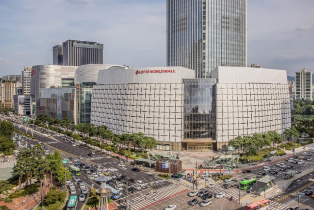 롯데에비뉴엘 잠실 및 롯데월드몰. 사지 제공=롯데쇼핑