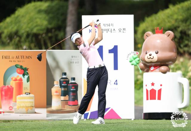 KLPGA 투어 KG 레이디스 오픈 1라운드 11번 홀에서 티샷을 날리는 박민지. 사진 제공=KLPGA