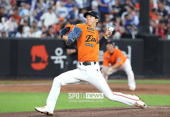 ▲ 불안불안하던 황준서는 3회 디아즈에게 투런포를 맞고 결국 조기 강판을 피하지 못했다 ⓒ곽혜미 기자