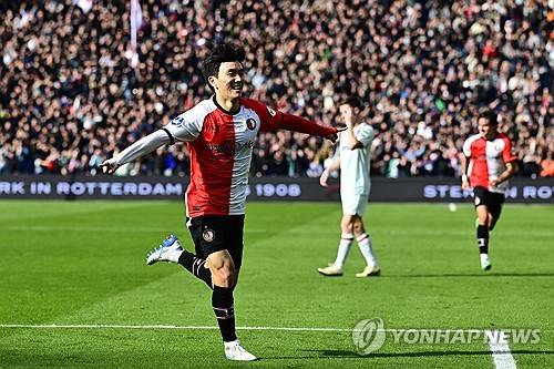 대한민국 축구 국가대표팀 핵심 미드필더 황인범이 부상으로 9월 A매치 미국 원정에 불참한다. 대한축구협회는 29일 황인범이 종아리 근육 부상으로 9월 미국 원정 소집 제외됐으며, 강원FC 미드필더 서민우를 대체 발탁했다고 알렸다. 연합뉴스