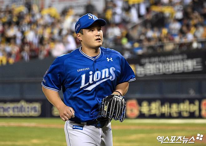 지난 4월 16일 오후 서울 송파구 잠실야구장에서 열린 '2025 신한 SOL Bank KBO리그' 삼성 라이온즈와 LG 트윈스의 경기, 4회말 1사 1,2루 삼성 최원태가 마운드를 내려오고 있다. 엑스포츠뉴스 DB