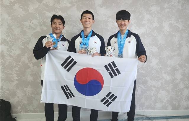 (왼쪽부터) 50ｍ 소총복사 남자 일반부 단체전 금메달 합작한 김정현, 김나관, 정승 [대한사격연맹 제공. 재판매 및 DB 금지]