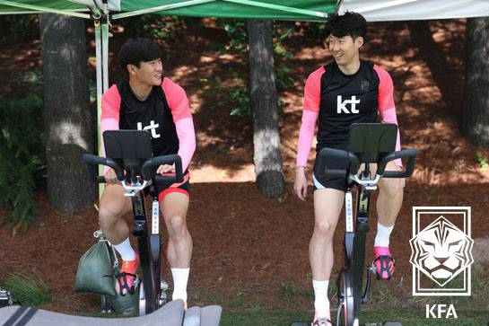 정상빈과 손흥민. 사진=대한축구협회