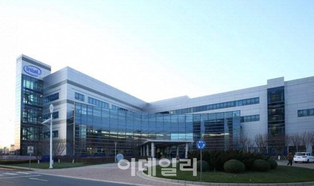 SK하이닉스가 인텔로부터 인수한 중국 다롄 낸드 공장   [사진=이데일리DB]