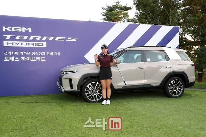 조아연이 30일 경기도 용인시 써닝포인트에서 열린 제14회 KG레이디스오픈 2라운드 16번 홀에서 홀인원에 성공했다. 조아연은 해당 홀에 부상으로 걸린 KGM 토레스 하이브리드를 받는다. 사진=이데일리 골프in(용인)=조원범 기자