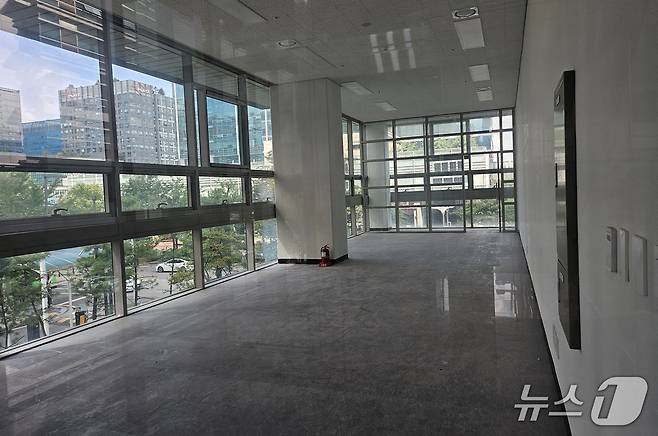 서울 지하철 1호선 가산디지털역 인근 지식산업센터. 뉴스1 ⓒ News1  오현주 기자