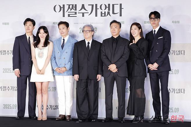 영화 '어쩔수가 없다' 제작보고회에 참석한&nbsp; 박희순, 손예진, 이병헌, 박찬욱 감독, 이성민, 염혜란, 차승원.&nbsp; 25.8.19 ⓒ이혜영 기자 lhy@hankooki.com