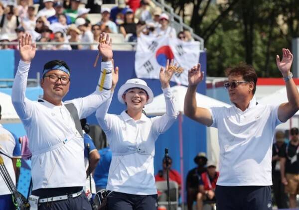 박성수 양궁 감독(오른쪽). ⓒ연합뉴스