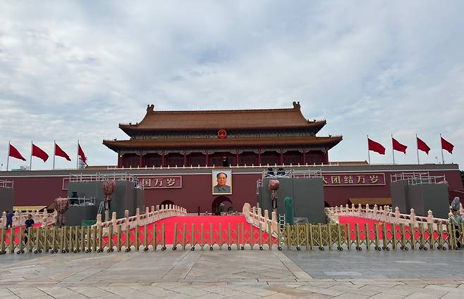 중국 전승절 80주년 열병식 준비가 이뤄지고 있는 29일 오후 베이징 천안문 광장의 모습. /연합뉴스