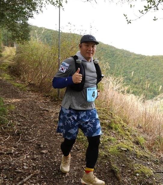 이종민 대표가 지난해 2월 일본 와카야마 트레일러닝에서 달리고 있다. 이종민 대표 제공.