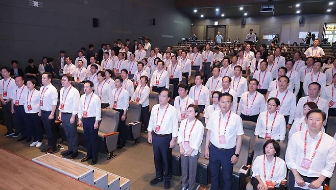 28일 장동혁 당 대표를 비롯한 지도부와 의원들이 인천국제공항공사 인재개발원에서 열린 연찬회에 참석해 정기국회 전열을 정비했다. (국민의힘)