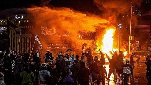 ▲ 경찰과 충돌한 인도네시아 시위대 [연합뉴스]