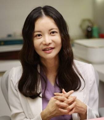 김지연 산부인과 전문의(대표원장)가 지난 28일 서울 청담동 병원에서 본지와 인터뷰하고 있다. 이솔 기자