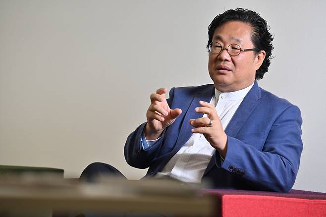 Cha Kang-heui, CEO of the Seoul Design Foundation, speaks during an interview at Dongdaemun Design Plaza in Jung-gu, Seoul, Tuesday. (Im Se-jun/The Korea Herald)