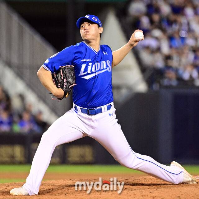 2025년 8월 28일 오후 서울 잠실구장에서 열린 '2025 신한 SOL뱅크 KBO 리그' 삼성 라이온즈와 두산 베어스의 경기. 삼성 배승이 9회말 구원등판해 역투하고 있다./마이데일리