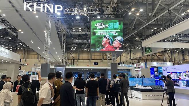 [세종=뉴시스]한수원이 2025 WCE에서 운영 중인 부스 사진이다.(사진=한국수력원자력 제공) *재판매 및 DB 금지