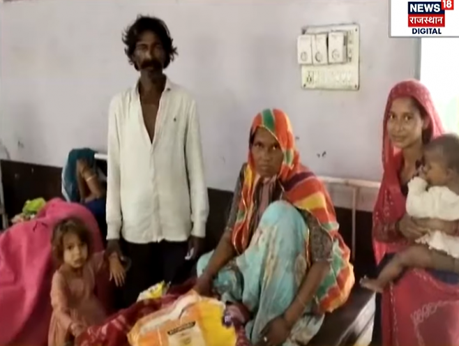 지난 26일(현지시간) 17번째 출산을 한 55세 인도 여성과 그의 가족들. 뉴스18 라자스탄 보도화면 캡처