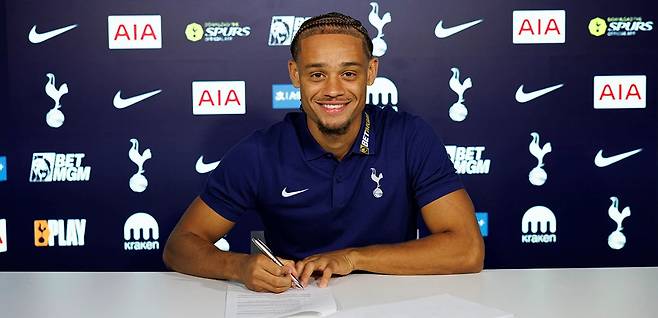 토트넘에 공식 합류한 시몬스. 토트넘 홋스퍼 공식 홈페이지