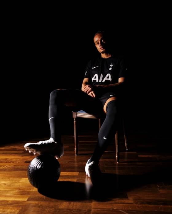 사비 시몬스의 오피셜 사진. /사진=토트넘 홋스퍼 공식 사회관계망서비스(SNS)