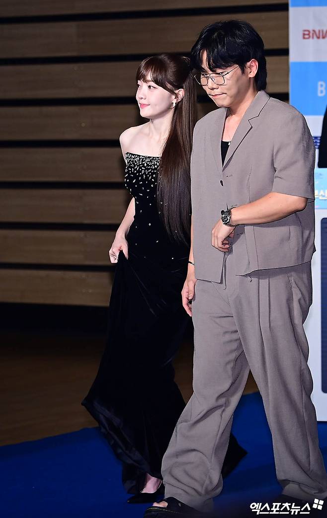 나현영, 우아한 블랙 드레스