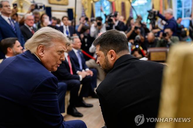 지난 18일(현지시간) 백악관에서 양자회담하는 트럼프 대통령과 젤렌스키 대통령   [UPI 연합뉴스 자료사진. 재배포 및 DB 금지]