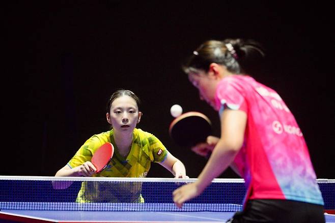 이승은과 프로탁구리그 8강 경기를 벌이는 박가현(왼쪽) [촬영 이동칠]