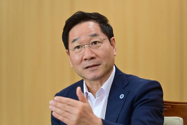 유정복 인천시장은 자신의 사회관계망서비스(SNS)에 “인천시는 비상계엄과 관련해 청사를 폐쇄하거나 출입을 통제한 적이 전혀 없다”며 “전현희 의원이 사실관계도 맞지 않는 음모론을 다시 퍼뜨리고 있다. 민주당의 저열한 정치 공세가 점입가경”이라고 강하게 비판했다. /인천시 제공