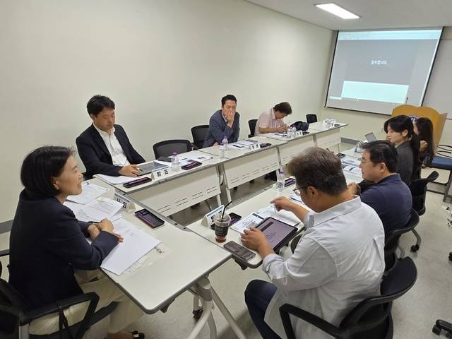 29일 전북대학교에서 열린 2025년 한국지방자치학회 하계학술대회 '전북 지방자치 30년 평가' 세션 모습./사진=전북도.