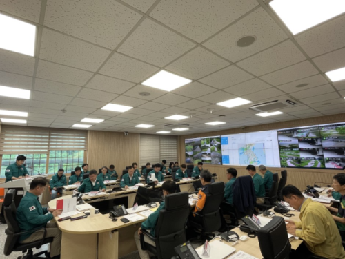 ◇강원특별자치도는 31일 오후, 여중협 행정부지사 주재로 강릉시청에서 가뭄 대책 회의를 열고, 재난사태 선포에 따른 긴급 대책을 논의했다.