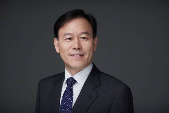 윤한홍 국회 정무위원회 위원장은 이번 정기국회에서 민주당 일방 독주, 반기업 입법 추진 등에 대한 대응책 마련에 집중할 계획이다.