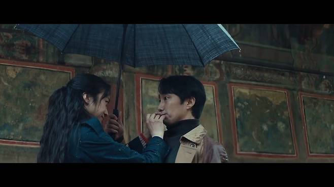 영화 ‘헤어질 결심’의 한 장면./영화 홈페이지