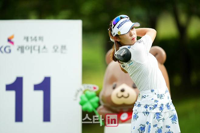 배소현이 29일 경기도 용인시 써닝포인트CC에서 열린 제14회 KG 레이디스 오픈 1라운드 11번 홀에서 경기를 치르고 있다. 사진=이데일리 골프in(용인)=조원범 기자