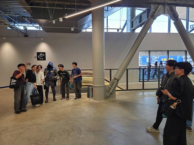 - '게임' 대회인 만큼 코스프레는 빼놓을 수 없다&nbsp;