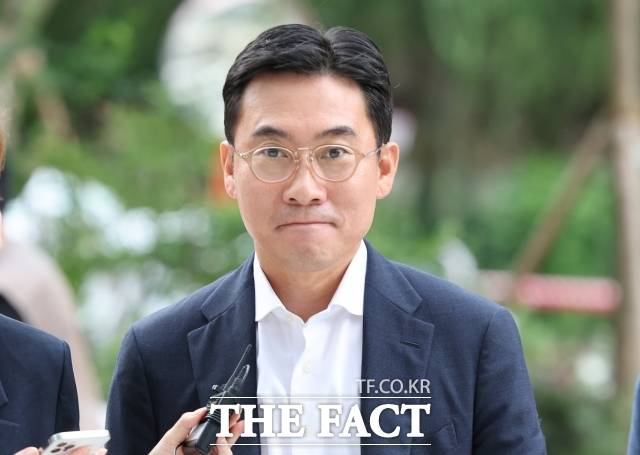 이른바 '집사 게이트 의혹'에 연루된 조영탁 IMS모빌리티(옛 비마이카) 대표 등이 내달 2일 구속 기로에 선다. 조 대표가 지난 20일 오전 서울 종로구 김건희 특검팀(특별검사 민중기) 사무실로 출석하고 있다. /뉴시스
