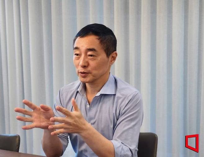 지난 8월 22일 성남시 분당구 사무실에서 김정빈 수퍼빈 대표가 아시아경제와 인터뷰하고 있다. 사진=박유진 기자