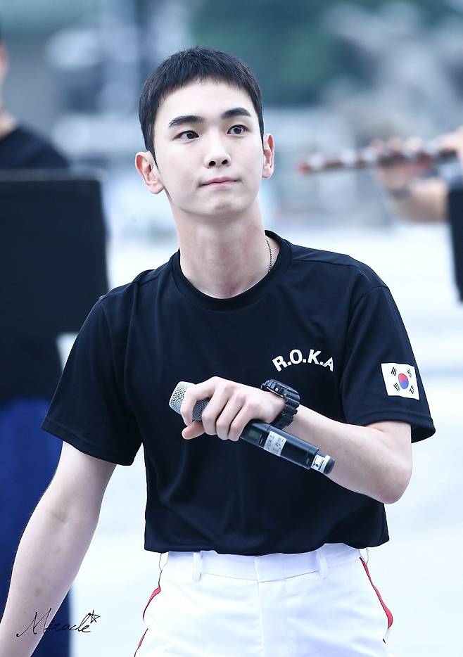 A member of the K-pop group SHINee wearing a R.O.K.A. T-shirt while serving in the military./Online community