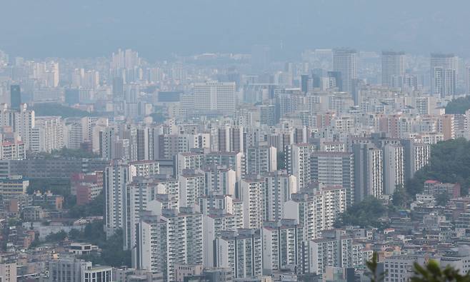 31일 서울 남산에서 바라본 시내 모습. /연합뉴스