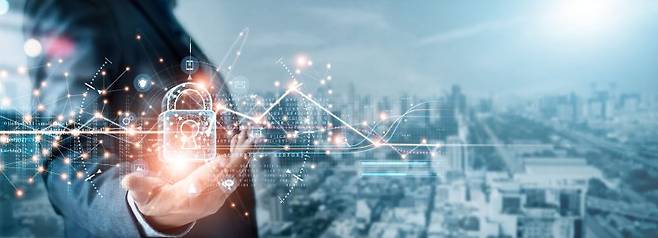 과학기술정보통신부와 KISA는 상반기 사이버 위협 동향 보고서에서 랜섬웨어 공격 신고를 한 기업 4곳 중 1곳은 해킹 시 빠른 복구가 가능한 백업 시스템을 갖추지 않았다고 지적했다. 게티이미지뱅크