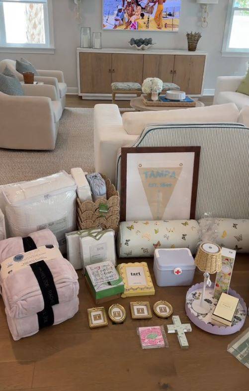 틱톡에서 #dormlife(기숙사 라이프) #dormessentials(기숙사 필수품)이라는 해시태그로 검색하면 볼 수 있는 콘텐트. 기숙사를 가정집처럼 편안하고 우아한 느낌으로 꾸민 모습이 눈길을 끈다. 사진 틱톡 캡처