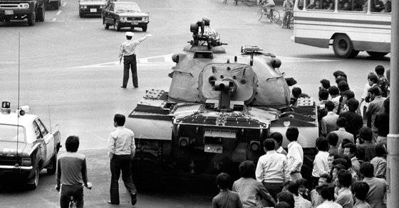 1979년 10월 부마항쟁 당시 부산에 탱크가 진주한 모습. [중앙포토]