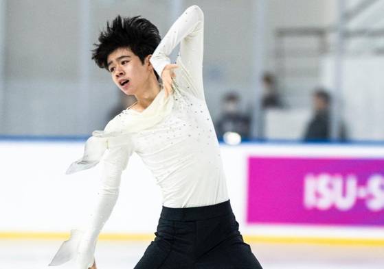 피겨 서민규, 주니어 그랑프리 2차 대회 우승...개인 최고점   (서울=연합뉴스) 피겨스케이팅 남자 싱글 차세대 에이스 서민규(경신고)가 개인 최고점을 기록하며 2025-2026 ISU(국제빙상경기연맹) 피겨스케이팅 주니어 그랑프리 2차 대회에서 우승을 차지했다.   서민규는 30일(한국시간) 튀르키예 앙카라 우미트코이 아이스 스케이팅 콤플렉스에서 열린 대회 남자 싱글 프리스케이팅에서 기술점수(TES) 83.46점, 예술점수(PCS) 78.35점, 총점 161.81점을 기록했다.   사진은 이날 경기 펼치는 서민규. 2025.8.30 [국제빙상경기연맹 소셜 미디어 캡처. 재배포 및 DB 금지]   photo@yna.co.kr (끝)  〈저작권자(c) 연합뉴스, 무단 전재-재배포, AI 학습 및 활용 금지〉