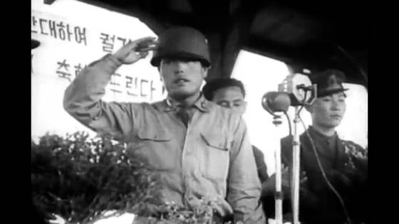 '건국전쟁2: 프리덤 파이터'에 담긴 표무원 소령(가운데)과 강태무 소령(오른쪽). 김덕영 감독 제공