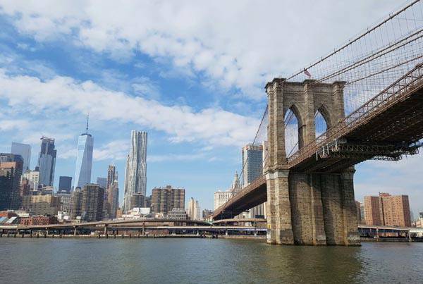 사진 속 다리는 브루클린과 맨해튼을 잇는 브루클린 브리지로, 1883년 개통했으며 뉴욕 상징물 가운데 하나다. 곽재용 나림연구회 회원·진주교대 명예교수 제공