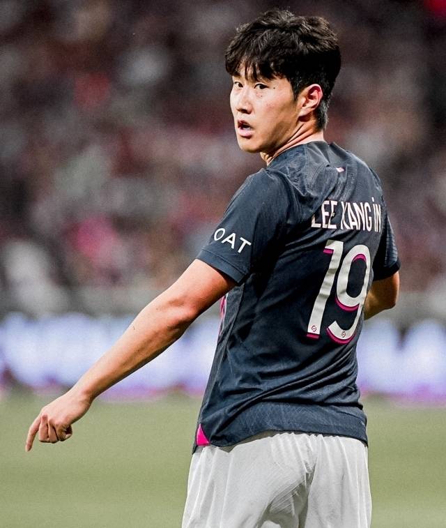2026 북중미월드컵을 앞둔 대한민국 입장에서도 이강인이 더 많이 뛸 수 있는 곳으로의 이적은 당연히 반가운 일이다. 그러나 PSG에 남아 있다면 그의 경기 감각이 날카롭게 유지될 수 있을지 알 수 없다. 사진=X