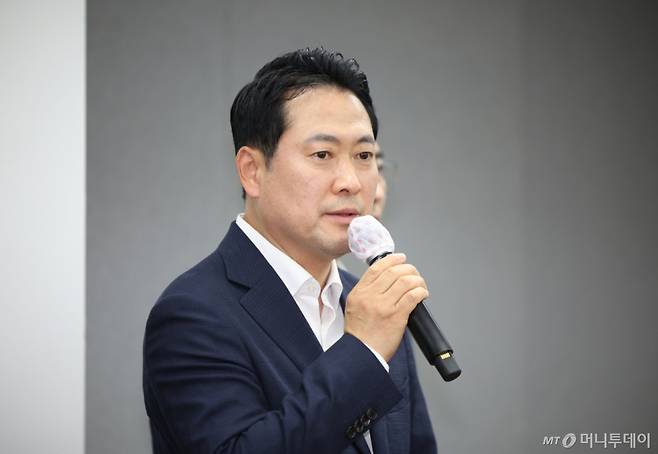 [인천=뉴시스] 김금보 기자 = 장동혁 국민의힘 대표가 28일 오후 인천 중구 인천국제공항공사 항공교육원에서 현안 관련 기자간담회를 열고 발언을 하고 있다. 2025.08.28. kgb@newsis.com /사진=김금보