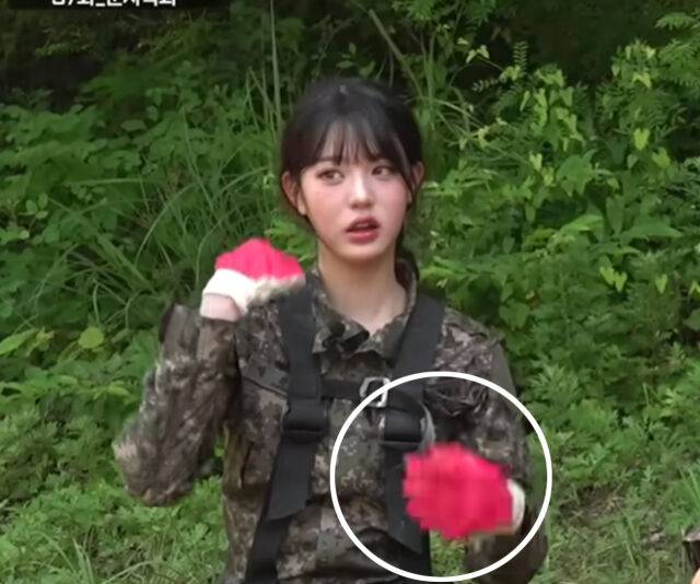장원영이 목장갑을 거꾸로 끼고 있어 눈길을 끌었다. / 유튜브 '전과자'